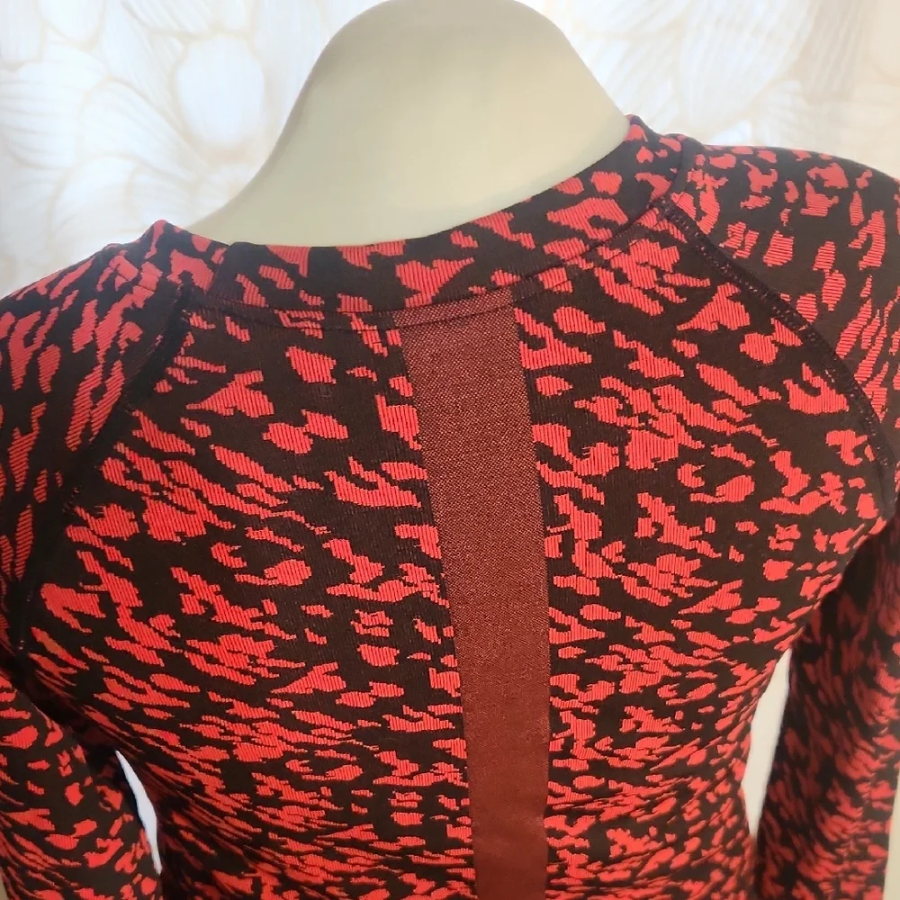 Bodycon Red Black Long Sleeve Gorpcore Top Gym Beach City Hike Size Large - Picture 4 of 6